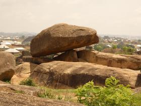 Hanging_stone